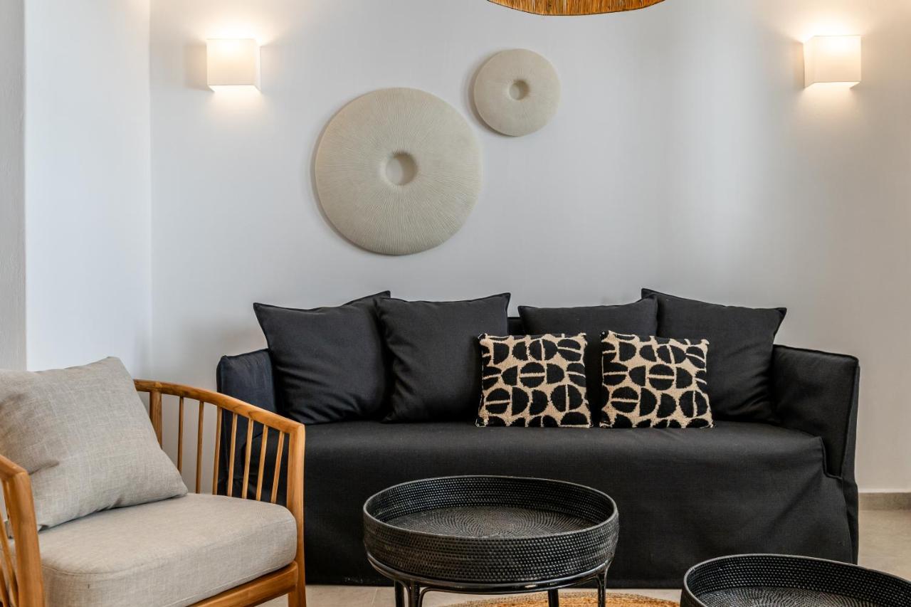 Arotron Santorini Bed & Breakfast Pyrgos Kallistis Bagian luar foto